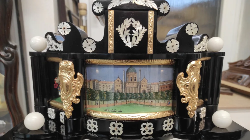 Renovace stolních sloupkových hodin pozdní Biedermeier